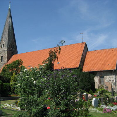 Außenansicht der Borbyer Kirche